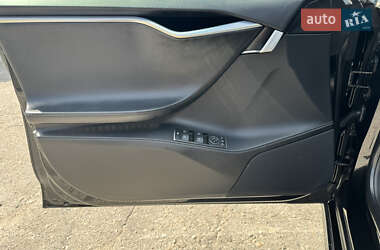 Лифтбек Tesla Model S 2017 в 