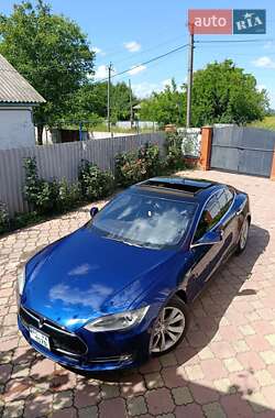 Лифтбек Tesla Model S 2015 в 