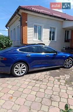 Лифтбек Tesla Model S 2015 в 