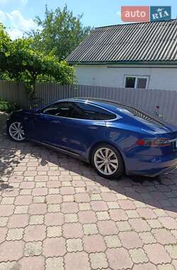 Лифтбек Tesla Model S 2015 в 