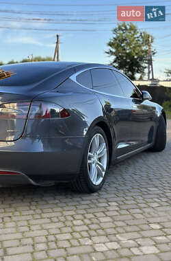 Лифтбек Tesla Model S 2015 в 