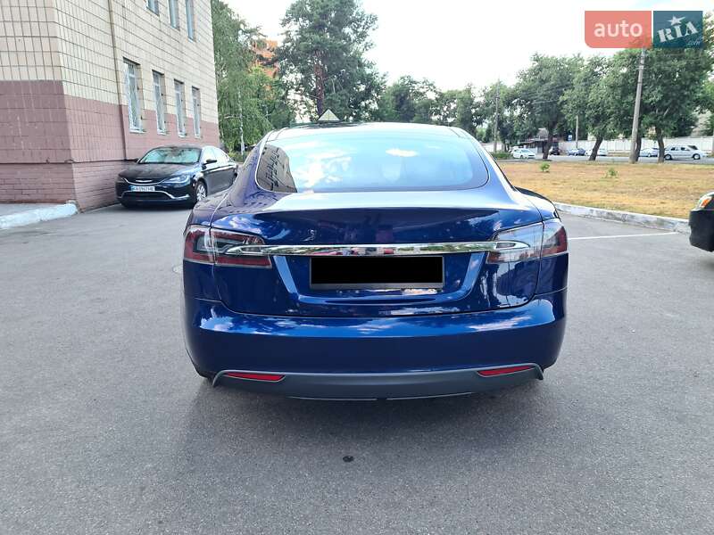Лифтбек Tesla Model S 2016 в Киеве