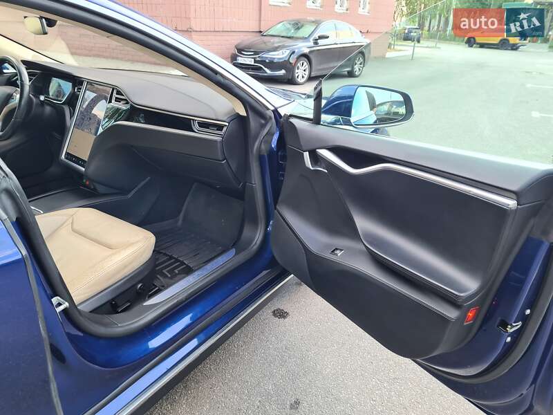 Лифтбек Tesla Model S 2016 в Киеве