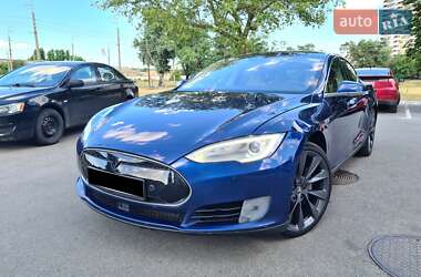 Лифтбек Tesla Model S 2016 в Киеве