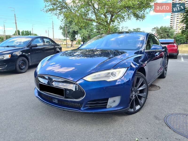 Лифтбек Tesla Model S 2016 в 