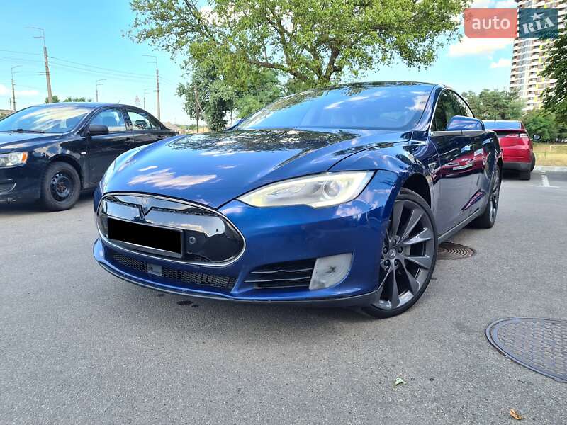 Лифтбек Tesla Model S 2016 в 