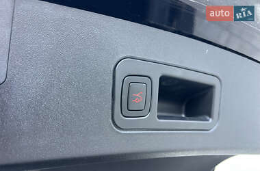 Лифтбек Tesla Model S 2017 в 