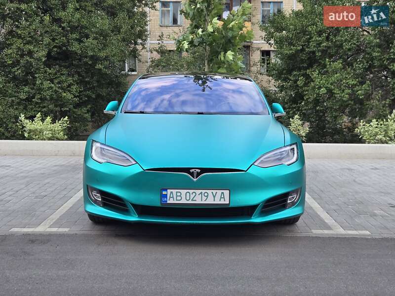 Лифтбек Tesla Model S 2018 в Киеве