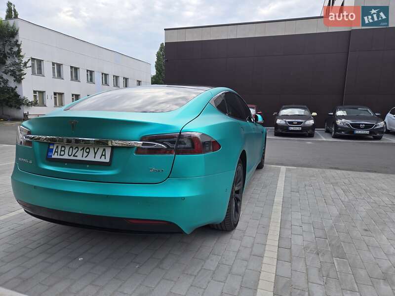 Лифтбек Tesla Model S 2018 в Киеве