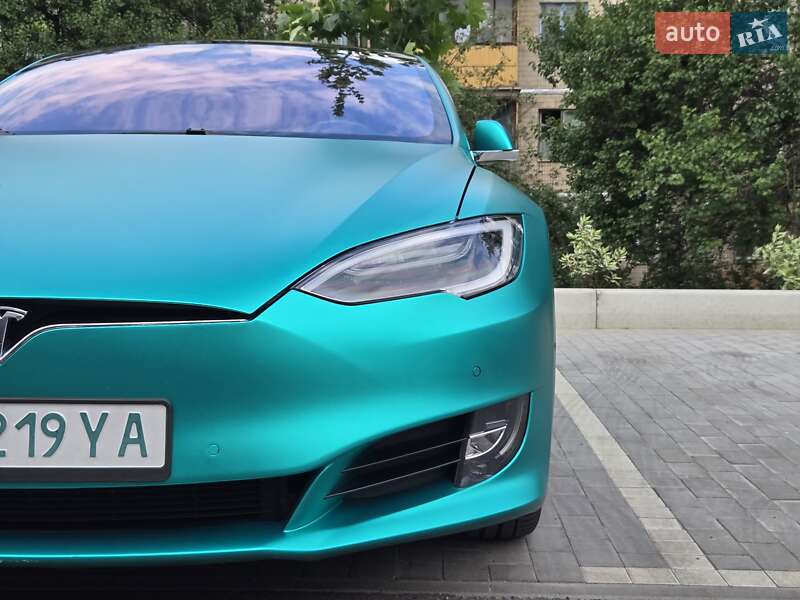 Лифтбек Tesla Model S 2018 в Киеве