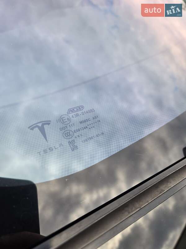 Лифтбек Tesla Model S 2018 в Киеве