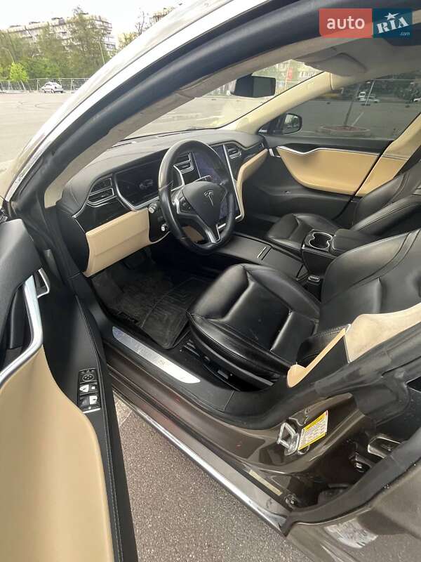 Лифтбек Tesla Model S 2015 в Киеве