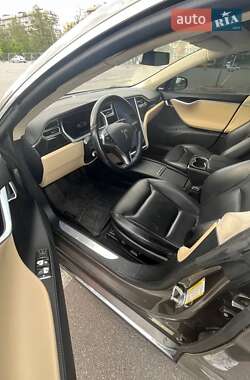 Лифтбек Tesla Model S 2015 в 