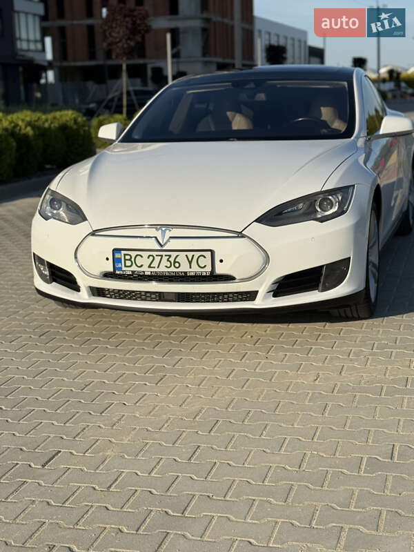 Лифтбек Tesla Model S 2015 в Львове
