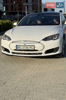Лифтбек Tesla Model S 2015 в 