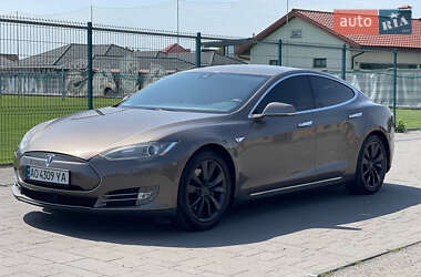Лифтбек Tesla Model S 2015 в 