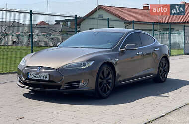 Лифтбек Tesla Model S 2015 в 