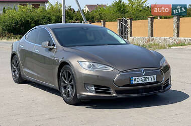 Лифтбек Tesla Model S 2015 в 