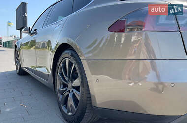 Лифтбек Tesla Model S 2015 в 