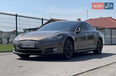 Лифтбек Tesla Model S 2015 в 