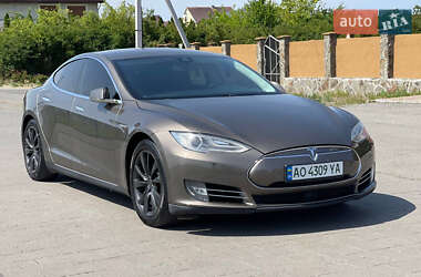 Лифтбек Tesla Model S 2015 в 