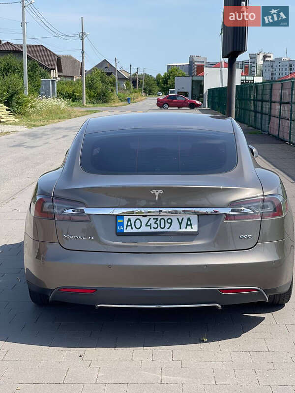 Лифтбек Tesla Model S 2015 в Ужгороде
