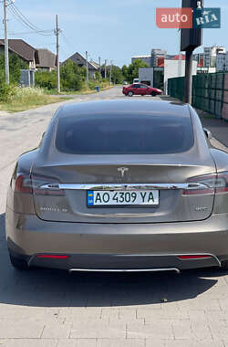 Лифтбек Tesla Model S 2015 в 