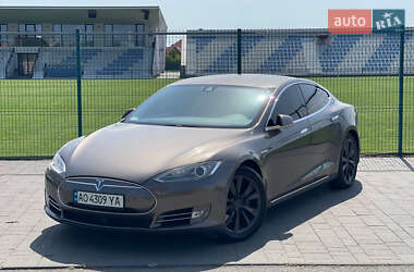 Лифтбек Tesla Model S 2015 в Ужгороде