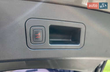 Лифтбек Tesla Model S 2015 в 