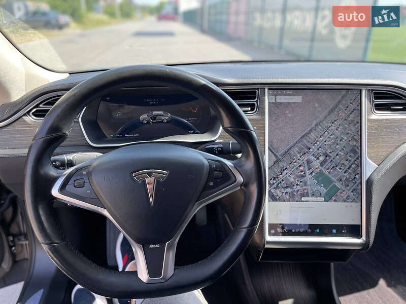 Лифтбек Tesla Model S 2015 в Ужгороде