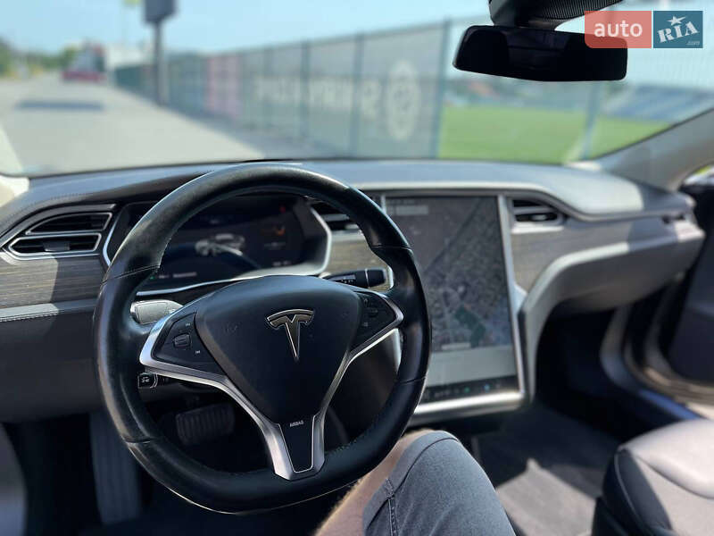 Лифтбек Tesla Model S 2015 в Ужгороде