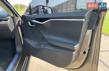 Лифтбек Tesla Model S 2015 в 