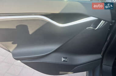 Лифтбек Tesla Model S 2013 в 