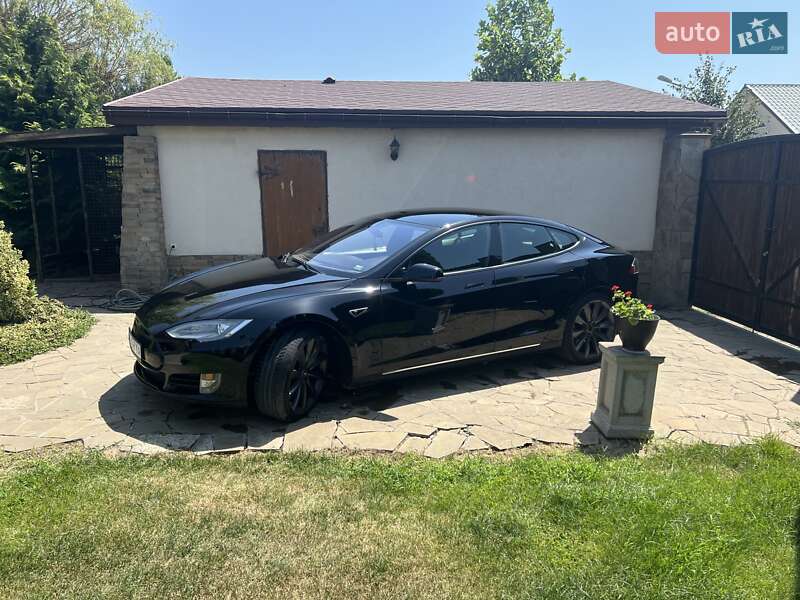 Tesla Model S 2015