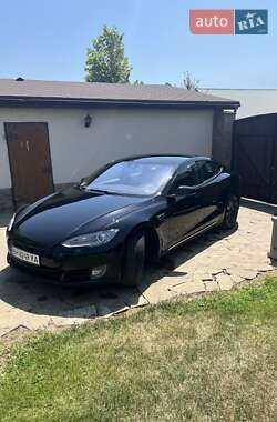 Лифтбек Tesla Model S 2015 в 