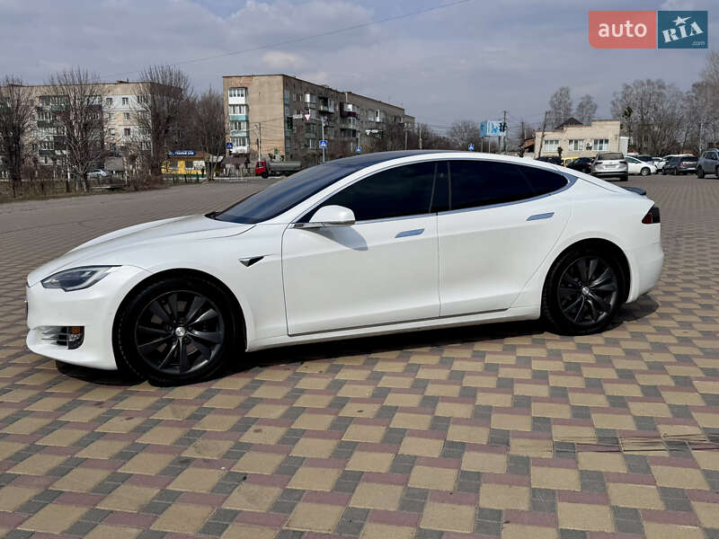 Ліфтбек Tesla Model S 2017 в Гайсину