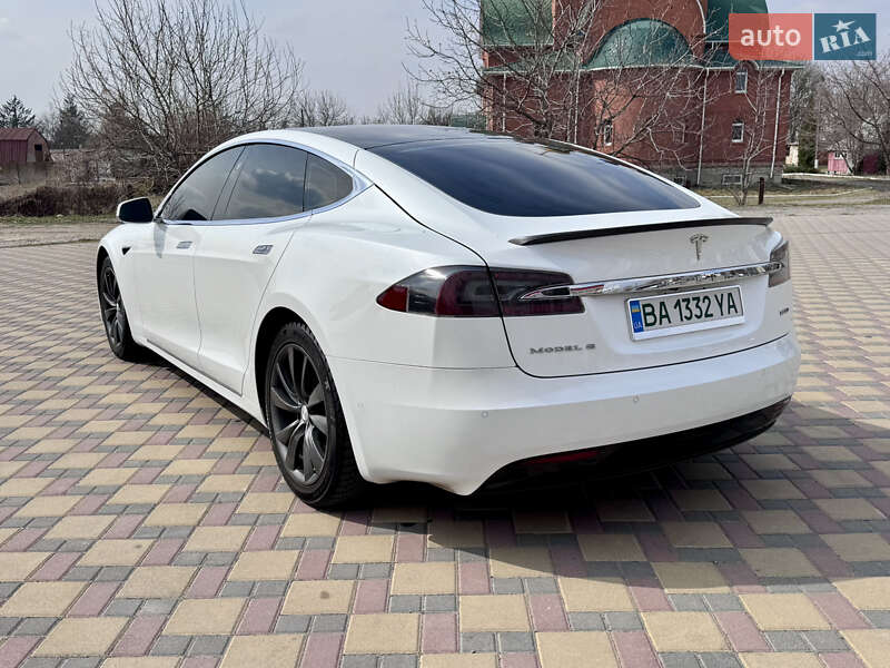 Ліфтбек Tesla Model S 2017 в Гайсину