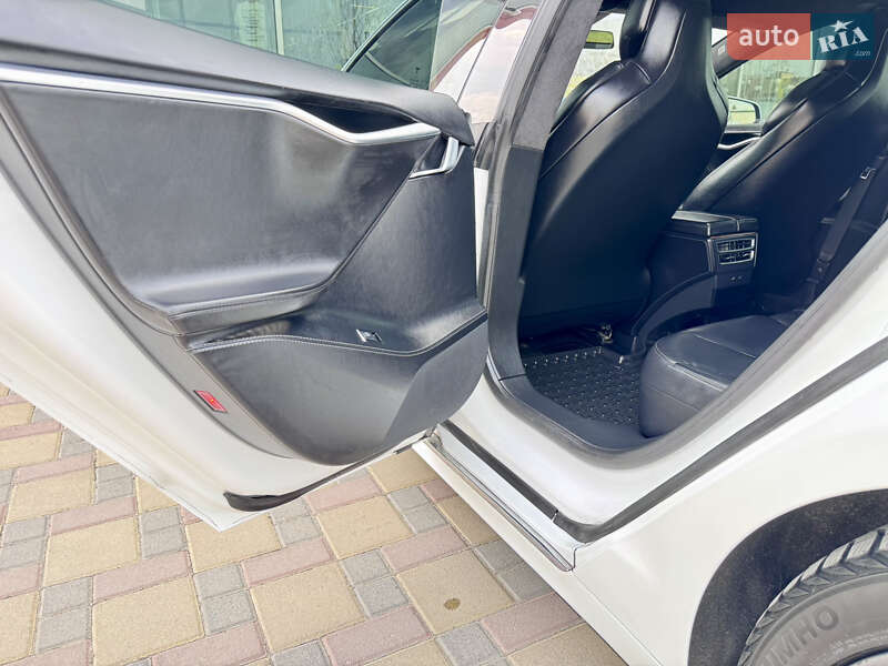 Ліфтбек Tesla Model S 2017 в Гайсину