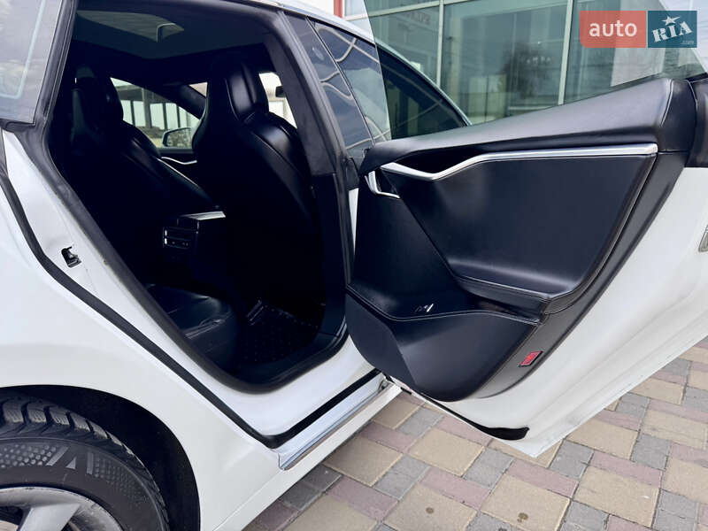 Ліфтбек Tesla Model S 2017 в Гайсину