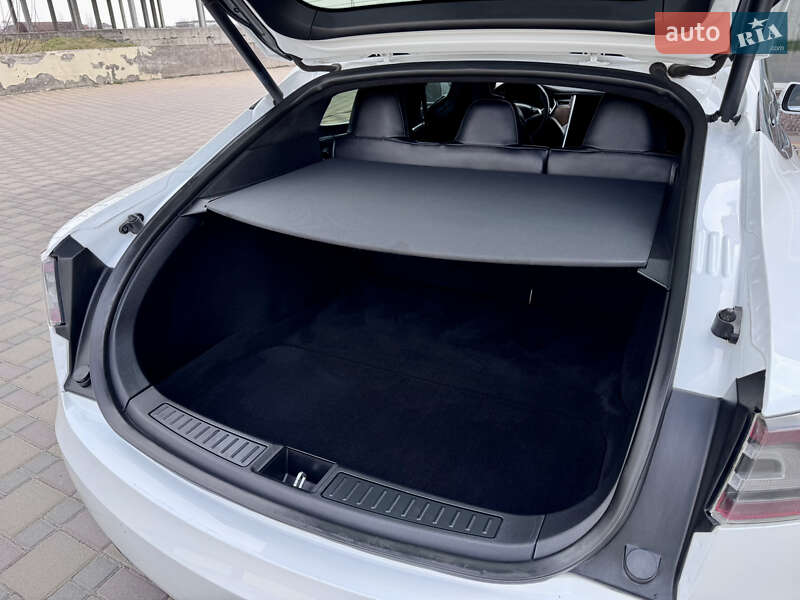 Ліфтбек Tesla Model S 2017 в Гайсину