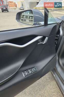 Ліфтбек Tesla Model S 2013 в 