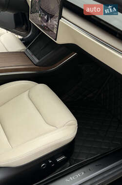 Лифтбек Tesla Model S 2021 в 