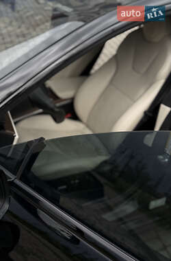 Лифтбек Tesla Model S 2021 в 