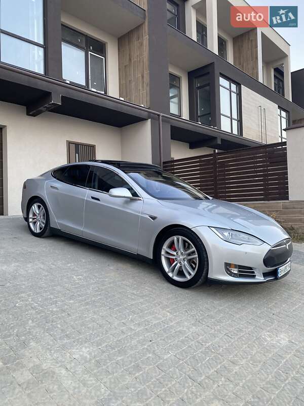Ліфтбек Tesla Model S 2014 в Одесі