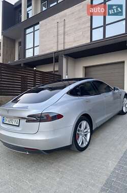 Лифтбек Tesla Model S 2014 в 