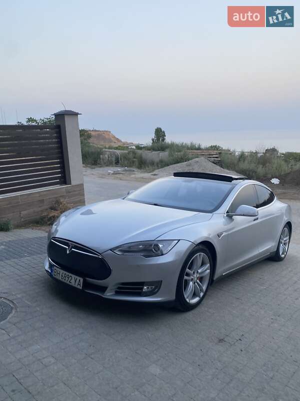 Ліфтбек Tesla Model S 2014 в Одесі