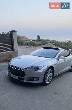 Лифтбек Tesla Model S 2014 в 