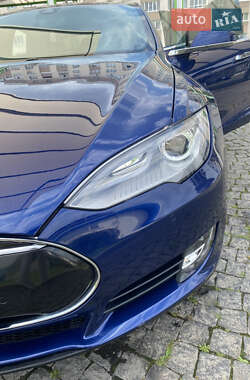 Лифтбек Tesla Model S 2015 в 