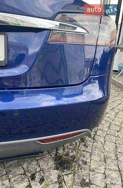 Лифтбек Tesla Model S 2015 в 