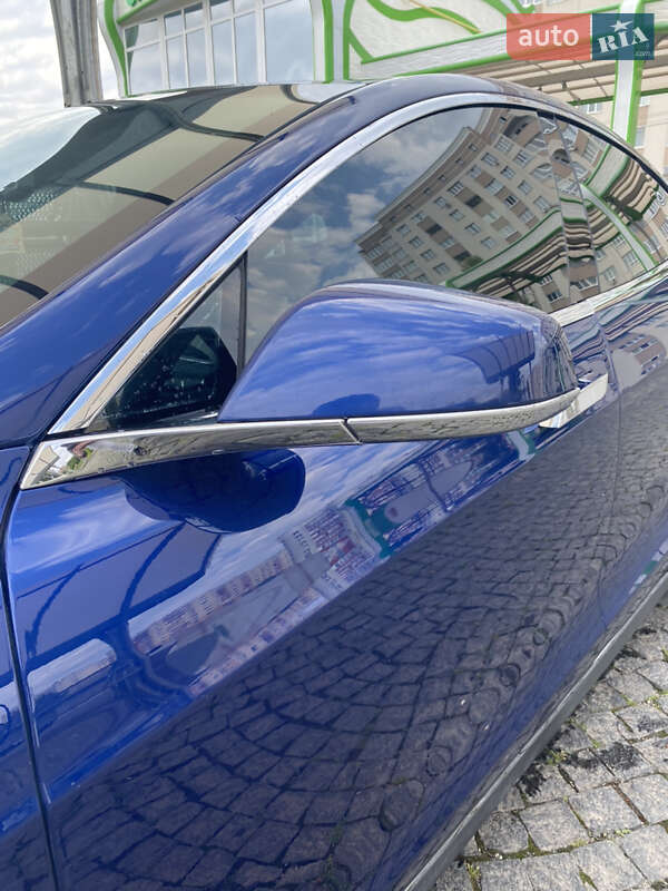 Лифтбек Tesla Model S 2015 в Хмельницком фото 23 Лифтбек Tesla Model S 2015 в Хмельницком